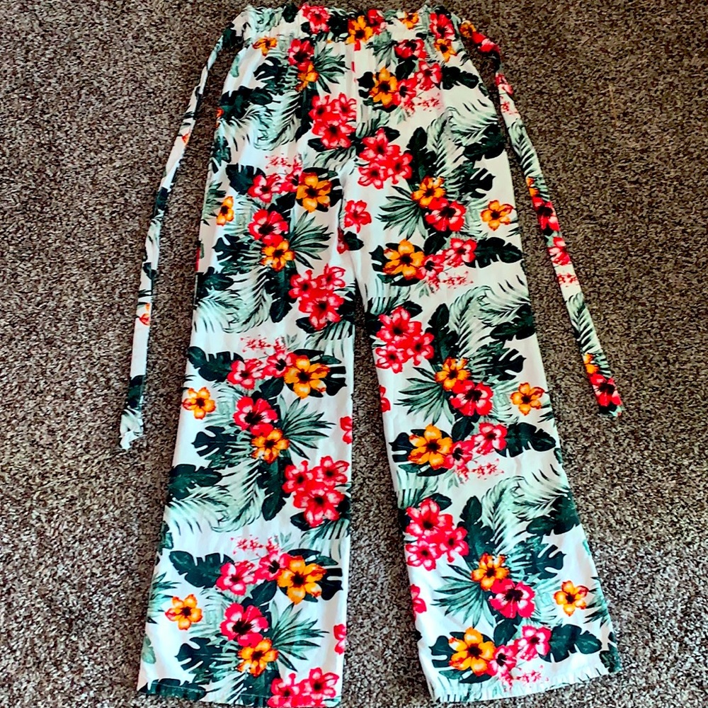 Floral Flowy pants from Guess, Woman’s XS